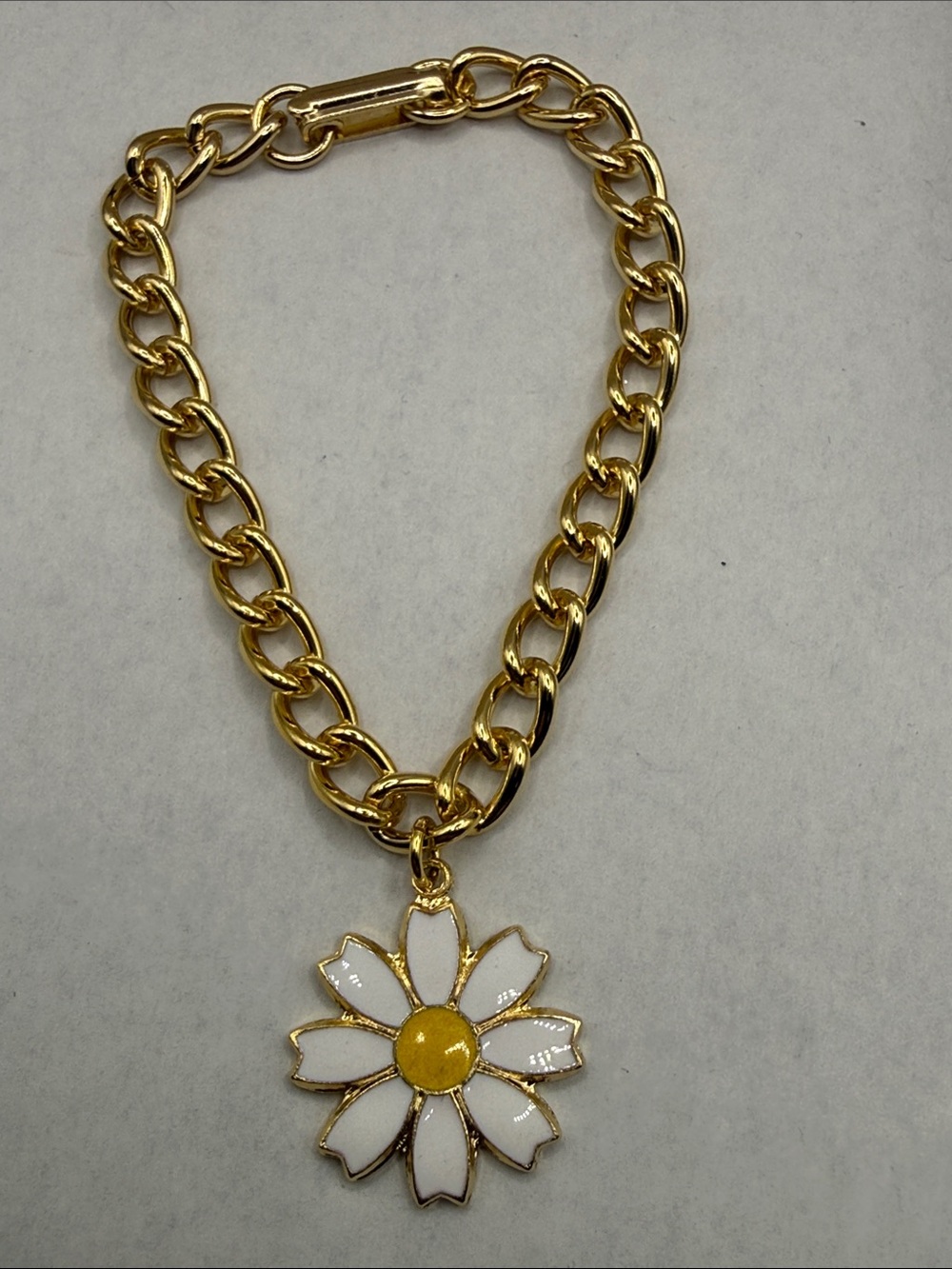 Sarah Coventry Vintage Gold tone Chain Bracelet  White and Yellow lazy Daisy